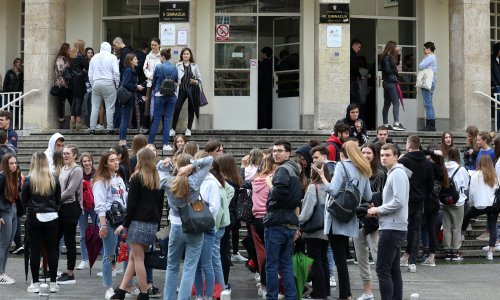 Preko 32 tisuće učenika izašle na maturu: Danas se polaže hrvatski na A razini