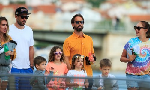 Sestre Ecclestone sa svojim partnerima i djecom nakon Dubrovnika usidrile su se u Trogiru