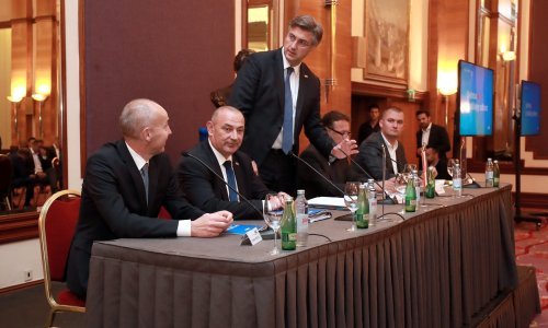 HDZ-ov program: Ukidanje ministarstava i općina, 100.000 novih radnih mjesta, plaće od 7600 kuna, donošenje ZERP-a i pokretanje hrvatskog 'bookinga'