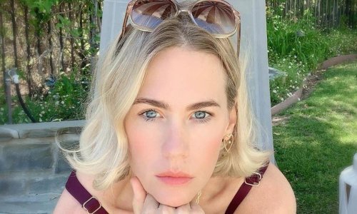 Prelijepa plavuša iz hit serije pohvalila se zavidnom figurom u retro kupaćem kostimu