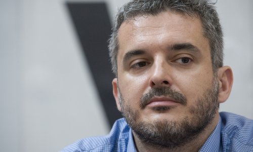 Svjedoci uspona Mostova izbornog aduta otkrivaju: Kako se Nino Raspudić čudesno presvukao iz urbanog lijevog aktivista u najvažnijeg intelektualca klerikalne desnice