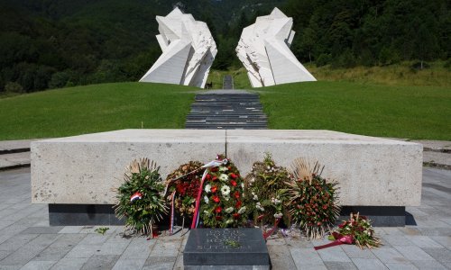 Orsat Miljenić u ime predsjednika Milanovića odao počast poginulima na Sutjesci 1943.