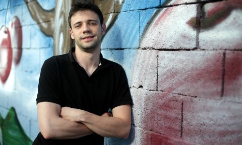 On je glavni junak u Murakamijevu 'Kafki na žalu' u zagrebačkom HNK-u. Matija Čigir otkrio nam je kako se priprema za ulogu, a o aktivizmu u teatru kaže: Ja volim kazalište koje ništa ne cilja