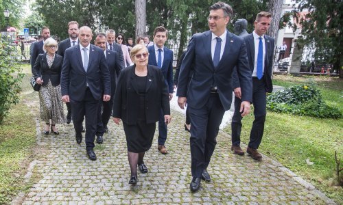 Plenković, Medved i Beroš u Vukovaru; od Vesne Bosanac dobili zahvalnice