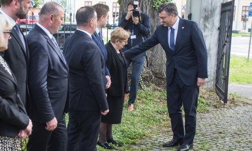 Plenković osudio transparent BBB-a s porukom mržnje prema Srbima, a o Bernardiću kaže: Pitajte zašto je pobjegao sa sučeljavanja
