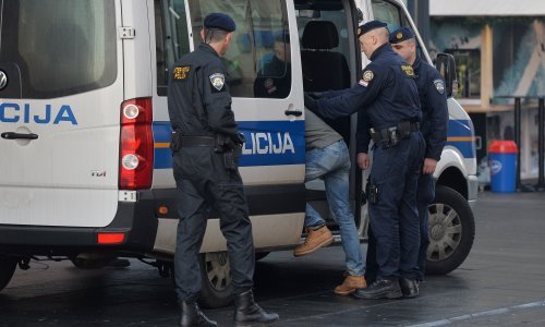 Priveli četvero ljudi u Zagrebu zbog sramotnog transparenta na Kustošiji