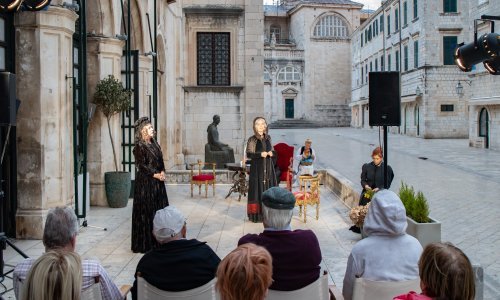 Čehovljeva 'Prosidba' premijerno održana u dubrovačkom Kazalištu Marina Držića