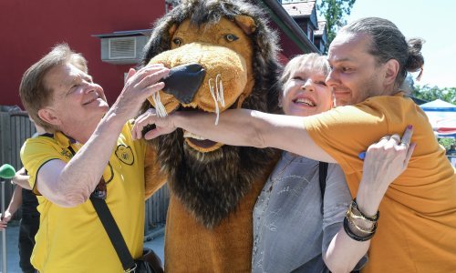 Smogovci proslavili 95. rođendan Zoološkog vrta i prvi svog kumčeta Nosonje