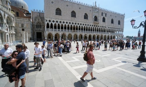 Turisti pohrlili u Veneciju nakon četiri mjeseca