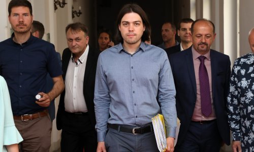 Platforma 'Dosta pljačke' predala izborne liste