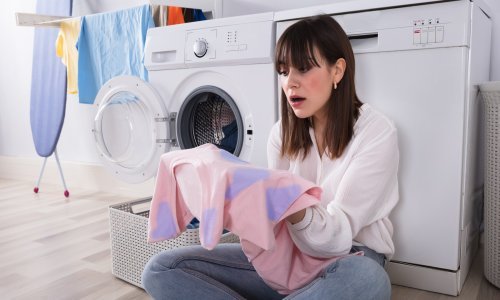Jeftin trik uz pomoć kojeg ćete ukloniti masne mrlje s odjeće