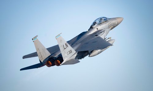 Američki borbeni avion F-15 srušio se u more nedaleko od engleske obale, traje potraga za pilotom