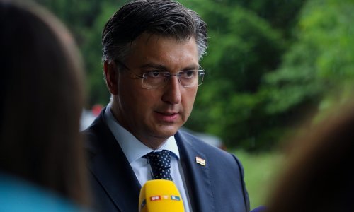 Do ponoći se predaju liste: HDZ stiže u 15 sati, a zadnji dan čekali su i Most i Milan Bandić