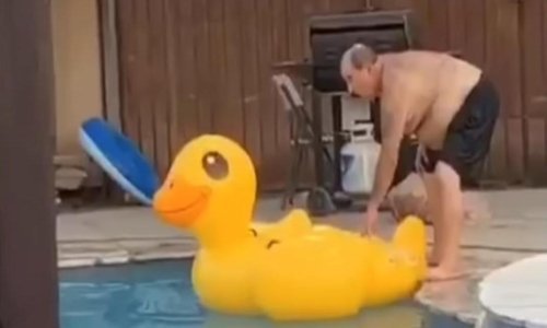 Gravitacija je najljući neprijatelj glavnih likova kompilacija bizarnih nezgoda