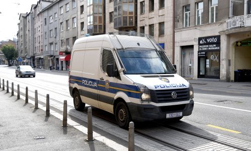 Policija uhitila osmoricu članova zločinačkog udruženja koji su se bavili preprodajom luksuznih automobila