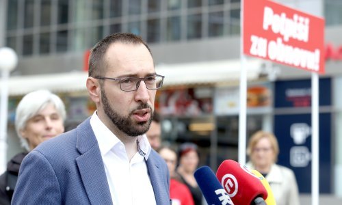 Tomašević: Neshvatljivo je da su maske u prijevozu obveza, a na biralištima preporuka