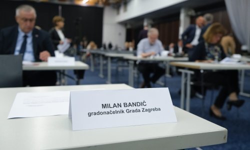 Nakon Bandićeva neuspjela pokušaja prodaje udjela u APIS-u sjednica Zagrebačke skupštine ponovno prekinuta