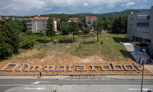 Potvrdite da niste robot - u suhozidu: Darko Fritz predstavio instalaciju za Rijeku 2020