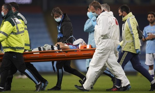 Povratak najbogatije nogometne lige obilježilo klečanje igrača, minute šutnje, šokantna pogreška i katastrofalni branič Arsenala David Luiz