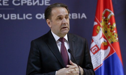 [VIDEO] Srpski političar na predizbornom skupu skočio u publiku poput rock zvijezde