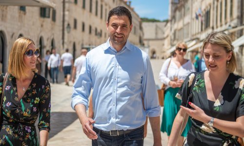 Bernardić: Nećemo oporezivati investicije, smanjujemo PDV u turizmu