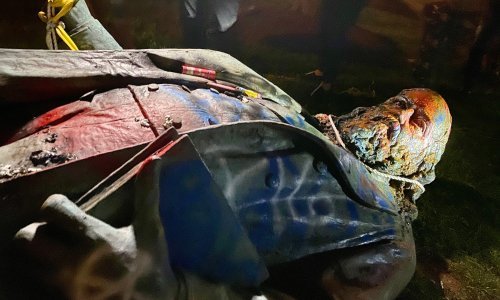 U Washingtonu prosvjednici srušili spomenik generalu Konfederacije