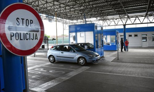 Turisti iz BiH krenuli prema Jadranu, na granici prema Metkoviću prve ovogodišnje gužve