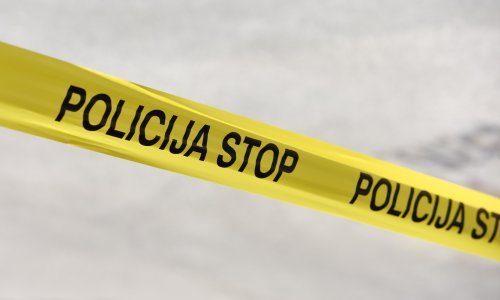 Vozačica se kod Trilja prevrnula na krov, preminula u KBC-u Split