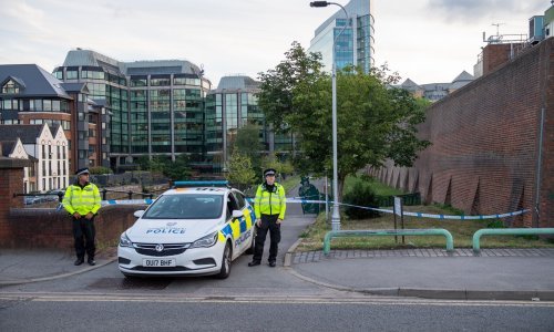 Tri osobe ubijene, tri teško ranjene u napadu nožem u engleskom Readingu