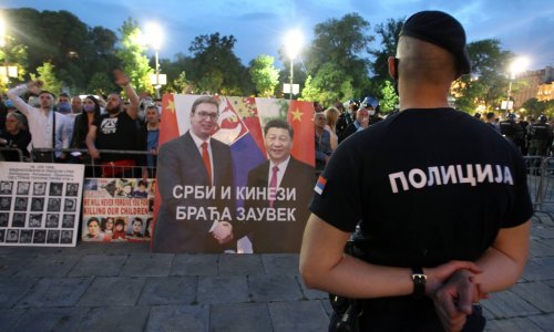 Otvorena birališta u Srbiji, očekuje se uvjerljiva pobjeda Vučićevog SNS-a