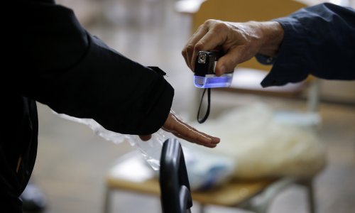 Srbija: Oporba sumnja da pozivi 'fantomskim' biračim ukazuju na izbornu prevaru