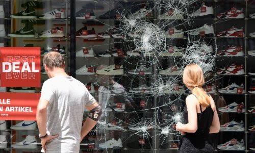Policija o neredima u Stuttgartu: Razlozi za nasilje su alkohol i potreba da se dokaže postavljanjem videa na društvene mreže