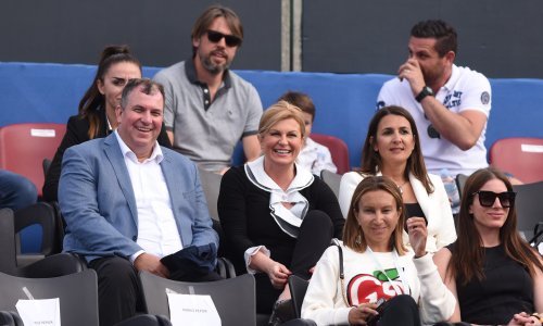 Bivša predsjednica Kolinda Grabar Kitarović uz supruga Jakova pratila Čilićev meč u Zadru