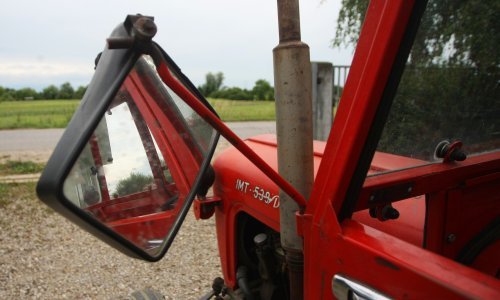 Na Krku ukrao traktor pa bježeći od policije oštetio policijsko vozilo; suludi pohod je završio u šumi, no nekoliko dana kasnije su ga uhitili