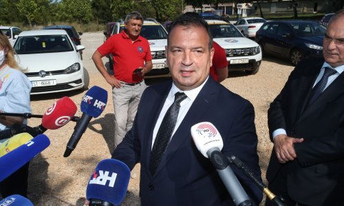 'Čini se da su medicinske sestre donijele zarazu u psihijatrijsku bolnicu, da li se nose maske u tramvaju kontrolirat će vozači'