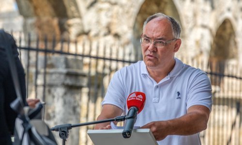 Kajin: Premijer je znao da COVID-19 nije nestao, ali se odlučio za izbore