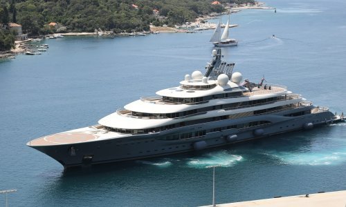 Ljepotica od 136 metara: U Dubrovnik uplovila najveća jahta na svijetu koja se može iznajmiti