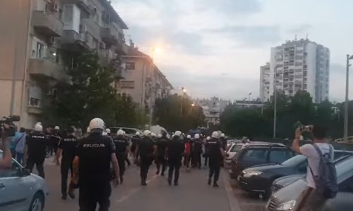 Neredi u Crnoj Gori, policija bacila suzavac na pristaše oporbe