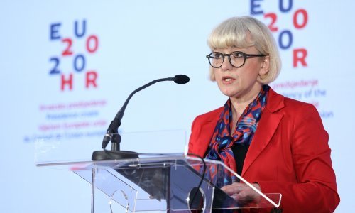 Ministrica Bedeković: Roditeljima djece na dugotrajnom liječenju u bolnici osigurati smještaj