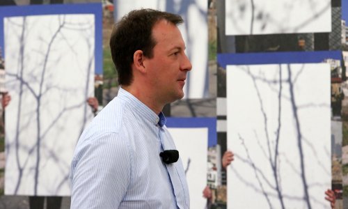 Dizajnerske tapete nadahnute biljem iz napuštenih riječkih industrijskih prostora: Izložba Igora Eškinje