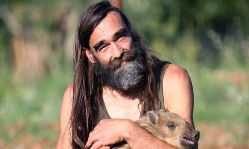 [FOTO/VIDEO] Šibenski obrtnik udomio malu vepricu Petrunjelu, postali su nerazdvojni par