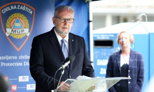 Božinović o incidentu u vlaku: Ne znam što čovjeka motivira da ne stavi masku