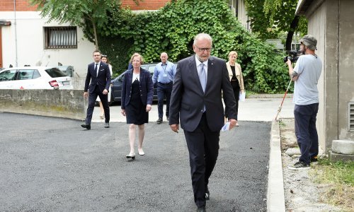 Božinović: Nikome ne pada na pamet da krivotvori i umanjuje broj zaraženih i umrlih od covida-19