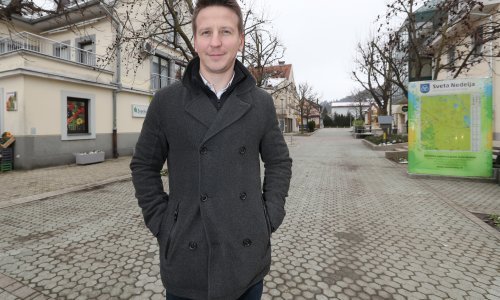 Stranka s imenom i prezimenom, Pametno i Fokus putuju vlakom kroz izborne jedinice; Zurovec: Kratka relacija, duga vožnja pa smo stigli pojesti celog piceka