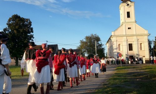 U Sikirevcima zaražena učiteljica, do daljnjeg se zatvara cijela škola. Novi slučaj zaraze u Karlovcu, prve žrtve drugog vala u Crnoj Gori