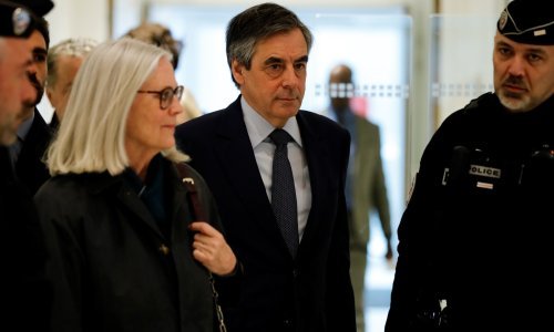Bivšem francuskom premijeru Fillonu danas bi mogla biti izrečena presuda