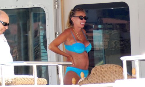 Uživa na Jadranu: Samo dva mjeseca nakon četvrtog poroda Petra Ecclestone pokazala se u bikiniju i izgleda poput modela