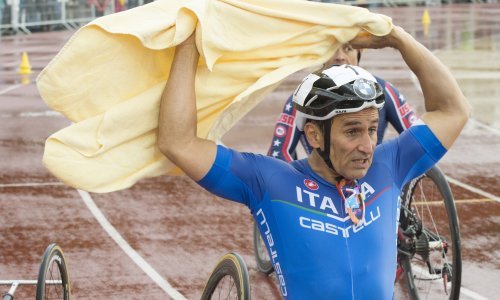 Italija se moli za svojeg omiljenog sportaša koji je i dalje u komi; obavljena i druga teška operacija, oglasili se iz bolnice