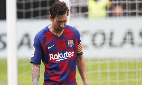 Leo Messi u istoj je večeri 'panenkom' zabio 700. gol u karijeri, razveselio suprugu Antonelu, ali i ostao bez naslova prvaka