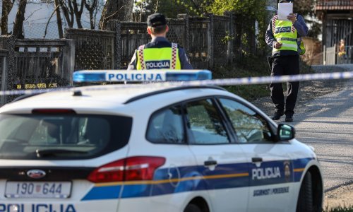 Automobilom sletio s ceste i na mjestu poginuo
